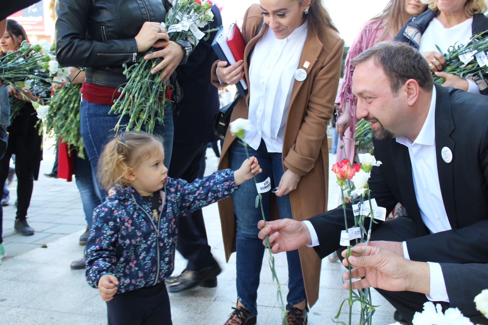CHP’Lİ UTKU GÜMRÜKÇÜ’DEN 8 MART MESAİSİ