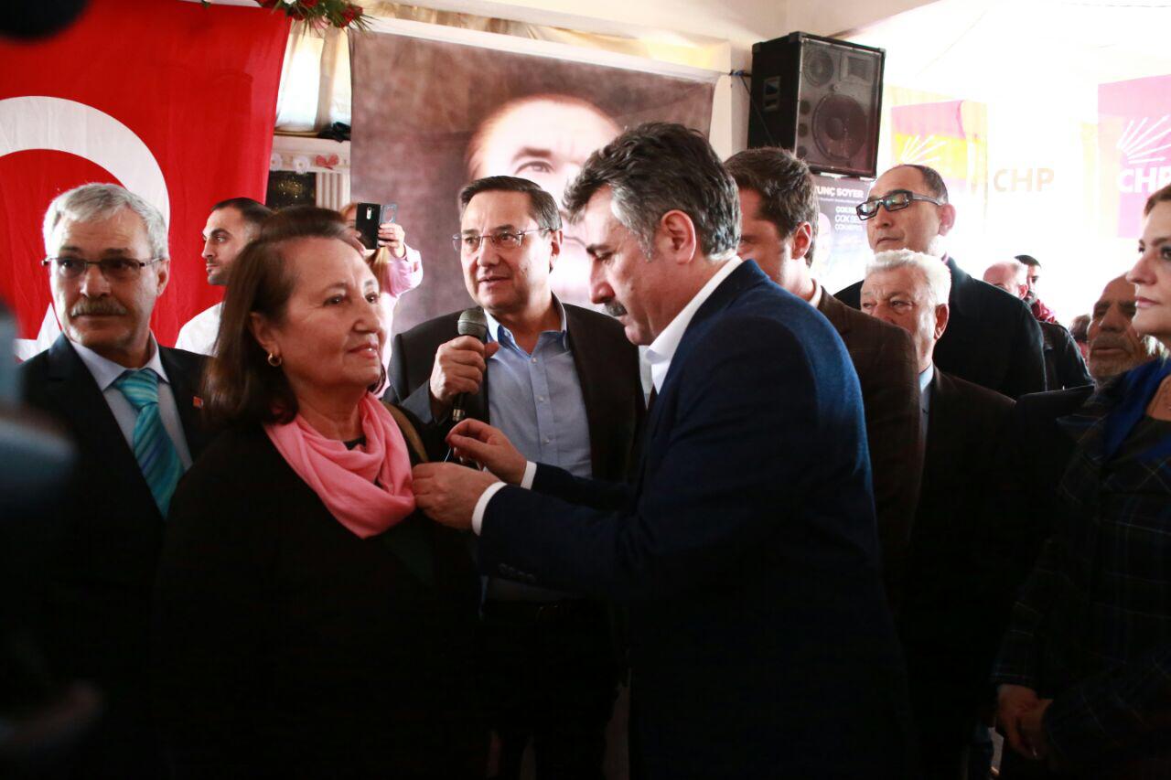 BAYRAKLI’DA AK PARTİ’DEN CHP’YE 800 KİŞİ KATILDI