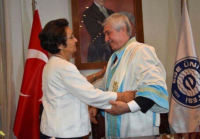 Ege Üniversitesi’nde devir teslim