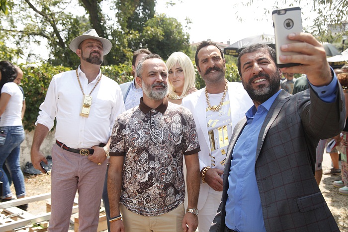 “ÇAKALLARLA DANS 4” OYUNCULARININ SET ARASI SELFIE ÇILGINLIĞI…
