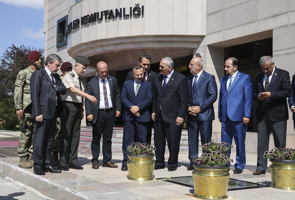 BAKAN: O ‘İHANETİ’ ALNININ ORTASINDAN VURDU...
