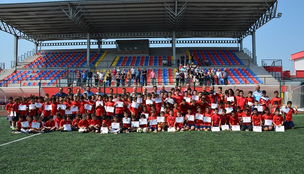 BERGAMA FUTBOLU GELECEK VADEDİYOR