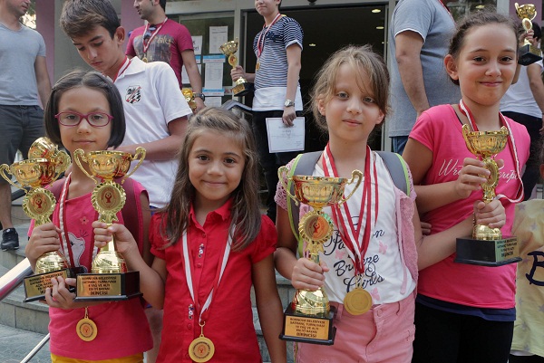 rnBornova’da Satranç Heyecanı