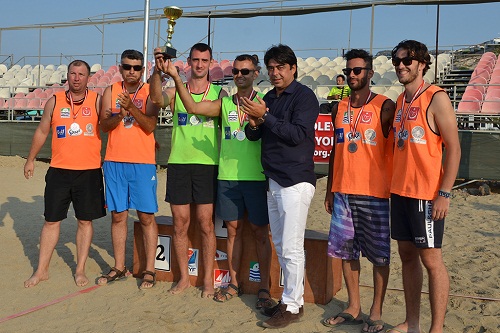 ŞAMPİYON VOLEYBOLCULAR, FOÇA’DA KÜRSÜYE ÇIKTI