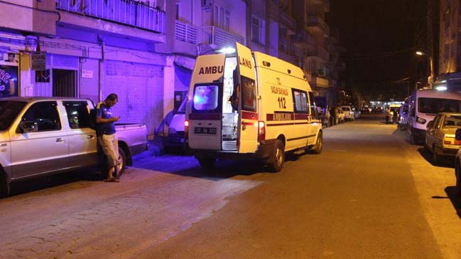 3 Çocuk annesi elbise dolabına kendini astı