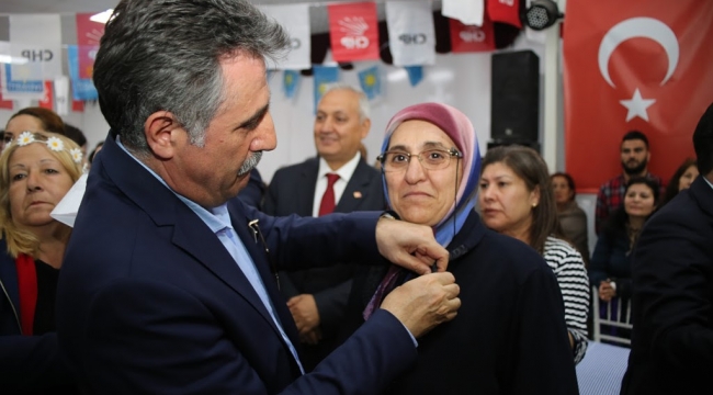 BAYRAKLI’DA AK PARTİ’DEN CHP’YE 1249 KATILIM