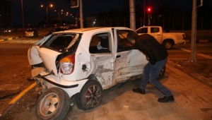 Kars'ta İki Otomobil Çarpıştı: 7 Yaralı
