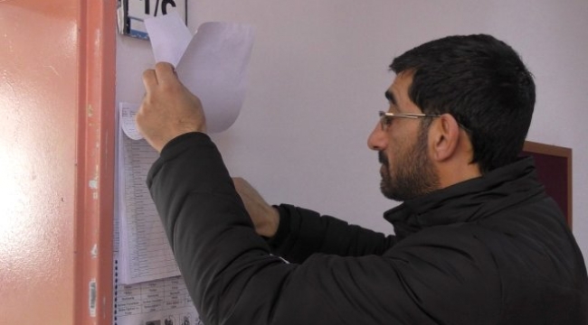 Ardahan'da Bir Sandıkta Oylar Tekrar Sayıldı