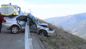 Bariyerlere saplanınca kurtuldu