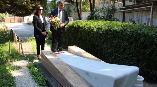 Başkan Tugay, Altay ve Piriştina'nın kabrini ziyaret etti