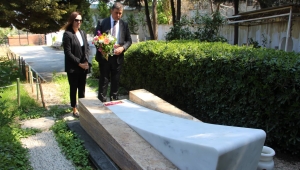 Başkan Tugay, Altay ve Piriştina'nın kabrini ziyaret etti