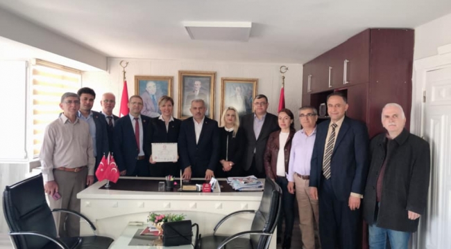 Belediye Başkanı Adayı gibi çalışan Seher Dikmen Mazbatasını Aldı
