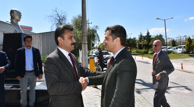 CHP İzmir İl Başkanı Deniz Yücel, Dikili Belediye Başkanı Adil Kırgöz’ü ziyaret etti.