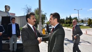 CHP İzmir İl Başkanı Deniz Yücel, Dikili Belediye Başkanı Adil Kırgöz’ü ziyaret etti.