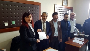 Göle Belediye Başkanı seçilen İlhan Gültekin, mazbatasını aldı.