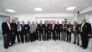 Okul anıları Başkan Batur’u gülümsetti