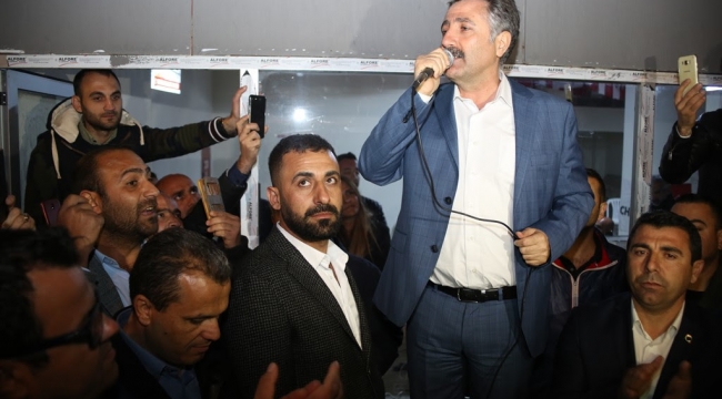 SANDAL:ZAFERİNİ VATANDAŞLARLA KUTLADI