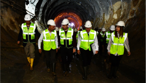 Tunç Soyer ilk incelemesini Narlıdere metro şantiyesinde gerçekleştirdi