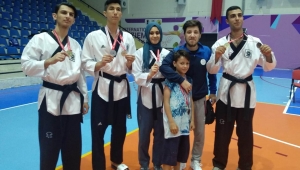BAYRAKLI TAEKWONDO’DA MADALYAYA DOYMUYOR