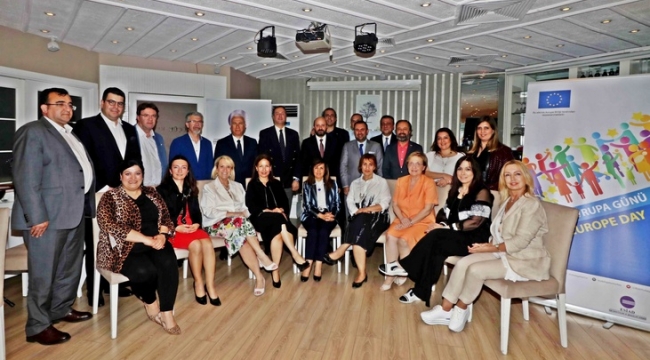 İZMİR’DE YUVARLAK MASA TOPLANTISI
