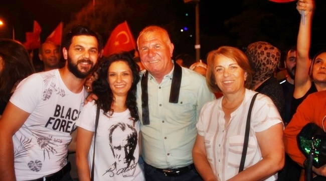 Kemalpaşa'da 19 Mayıs Çoşkusu Fener Alayı ile Sürdü