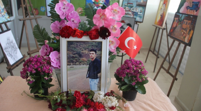 ŞEHİT HAKAN SAĞINÇ ANADOLU LİSESİ ULAŞ GÜNGÖR'ÜN YASINI TUTUYOR