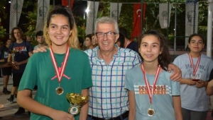  37. SOKAK BASKETBOLU TURNUVASI ŞAMPİYONLARI ÖDÜLLERİNİ ALDI