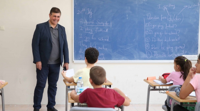 Başkan Tugay dünya gençleriyle buluştu