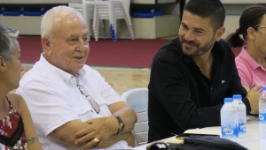 FOÇA BELEDİYESİ ÇİFTÇİNİN YANINDA