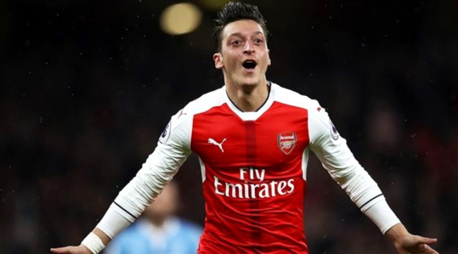 Mesut Özil'e Bıçaklı Saldırı