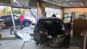 Ardahan'da Otomobil işyerine girdi: 1 ölü, 1 yaralı