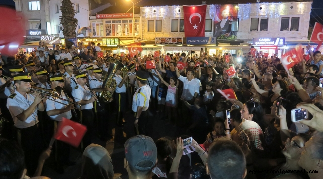FOÇA, ZAFER BAYRAMINI KUTLADI