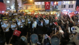 FOÇA, ZAFER BAYRAMINI KUTLADI