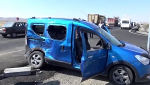 Süt toplama aracı Otomobille çarpıştı: 2 yaralı
