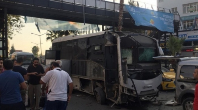 Adana'da çevik kuvvet servisine bombalı saldırı: 5 yaralı