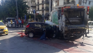 Alsancak'ta feci kaza taksi çöp arabasına çarptı 2 ölü