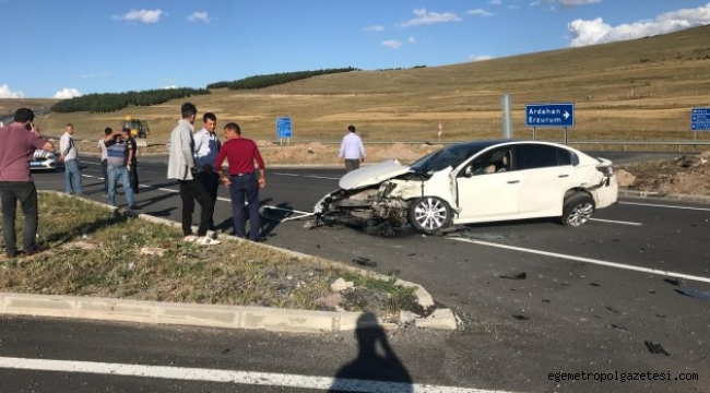 Ardahan'da Midibüs ile otomobil çarpıştı: 5 yaralı