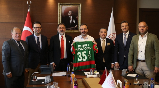 Bakan Kasapoğlu ile 'Karşıyaka' zirvesi