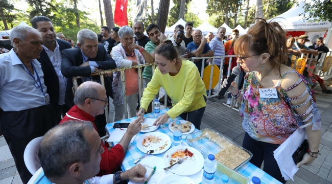 Balkan Festivali’nin ikinci gününde yemek yarışması ve defile şovu 