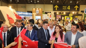 Başkan Sandal’dan ziyaretçilere Türk bayrağı