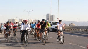 Başkan Utku Gümrükçü, hareketlilik haftasında pedal çevirdi