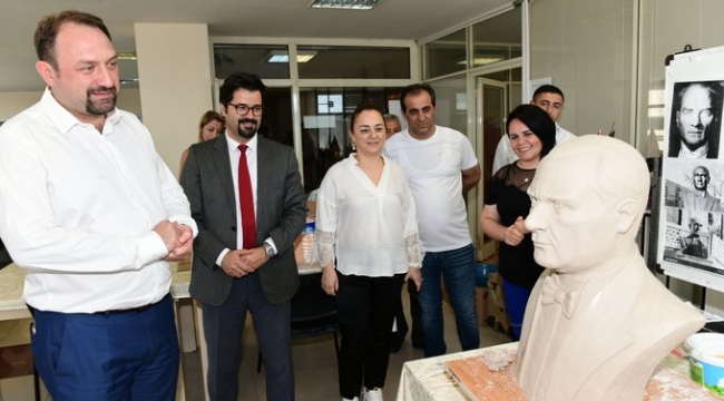Çiğli, Atatürk Büstü ile Donatılıyor