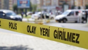 Evinin çöken çatısı altında kalan kadın hayatını kaybetti