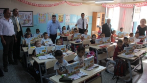 KINIK'TA EĞİTİME YENİ BAŞLAYAN ÖĞRENCİLERE EĞİTİM SETİ HEDİYE EDİLDİ