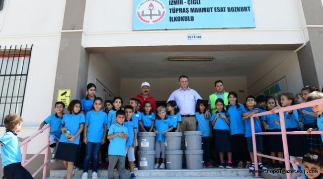  Okulların iç ve dış cephe boyası Çiğli Belediyesi’nden