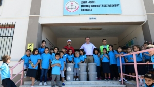  Okulların iç ve dış cephe boyası Çiğli Belediyesi’nden