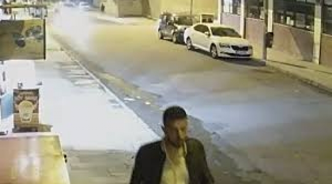 Ardahan'da Kontrolden çıkan pikap park halindeki otomobillere çarparak durabildi