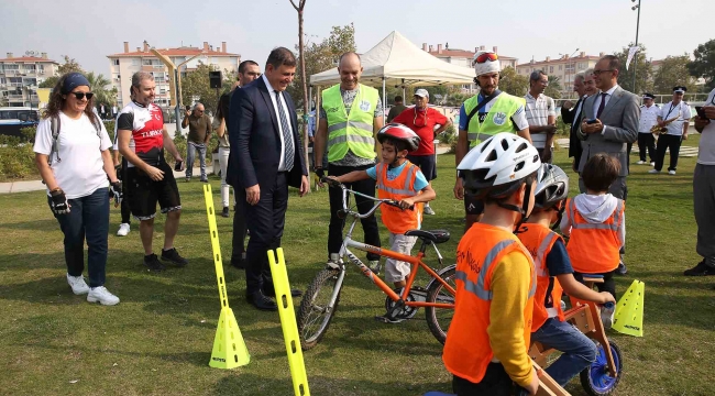 ‘İzmir’in Bisiklet Festivali’ Karşıyaka’da başladı