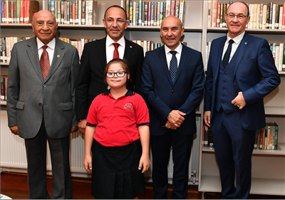 İzmir'in dijital kütüphanesi hizmete açıldı