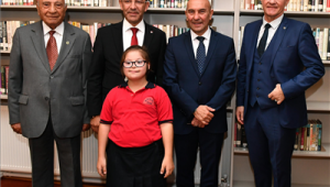 İzmir'in dijital kütüphanesi hizmete açıldı
